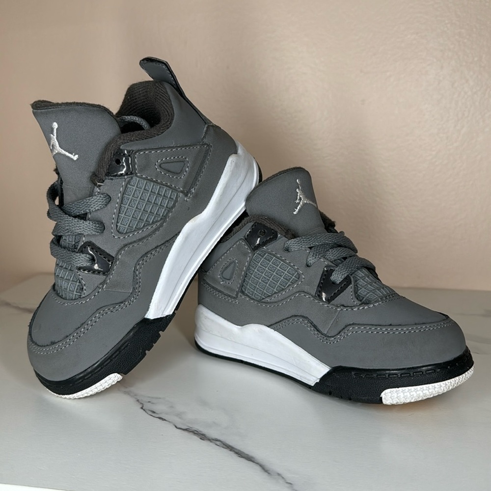 CLASSIC Jordan 4 Retro Cool Grey